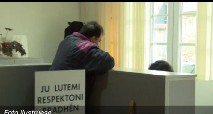 MASAT NDAJ KORONAVIRUSIT/ Shoqata e Bankave thirrje biznesit: Mos shkoni në degët ku ka radhë