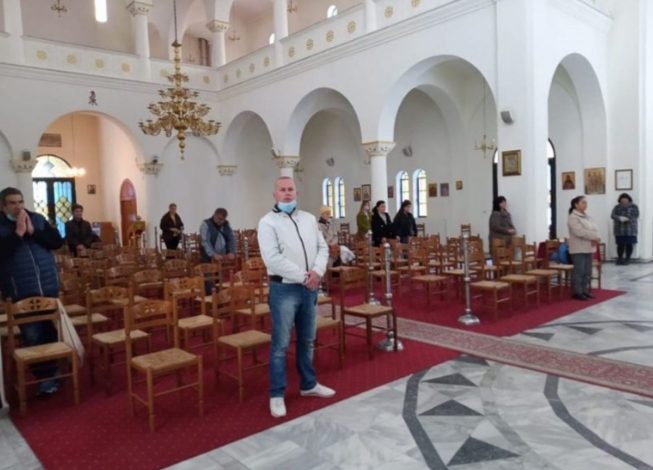KORONAVIRUSI/ Komunitetet fetare në Shqipëri anuluan ritet, por në Kishën Ortodokse Autoqefale mesha mbahet me maska