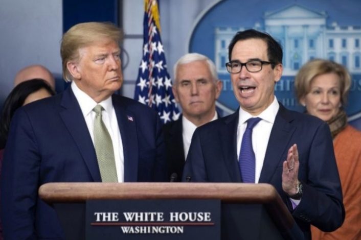 KORONAVIRUSI/ Trump merr masa për të ndalur pandeminë ekonomike: Kërkon të dërgojë para cash për dy javë tek…