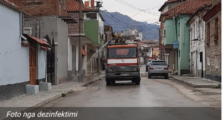KORONAVIRUSI/ Nis dezinfektimi në qytetin e Korcës pas konfirmimit të 3 rasteve 