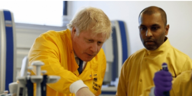 KORONAVIRUSI NË BRITANI/ Apeli i Boris Johnson: Mos i vizitoni nënat, qëndroni në shtëpi