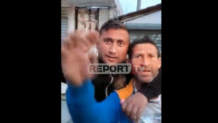 POLICI E KAP MAT DUKE THYER URDHRIN/ Qytetari në Elbasan: Po iki të marr nusen te daja se ma trembët (VIDEO)