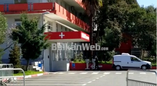 KORONAVIRUSI/ Një tjetër rast i dyshuar mbërrin me urgjencë te Infektivi (VIDEO)