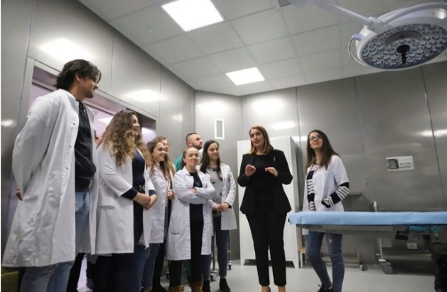 KORONAVIRUSI/ Manastirliu jep lajmin e mirë: Një mjek dhe një infermier të infektuar janë shëruar
