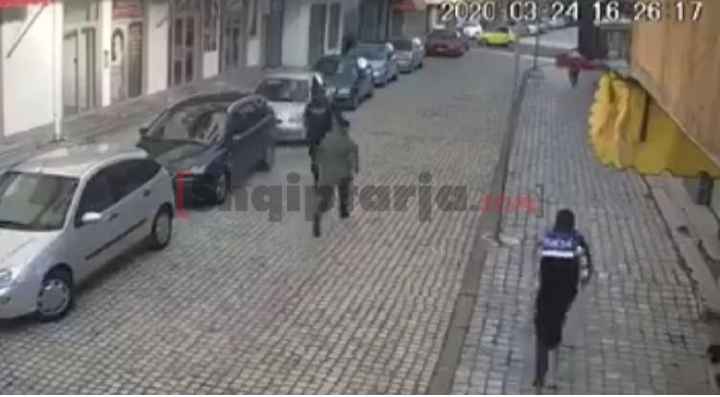 THYEN KARANTINËN/ Të rinjtë në Shkodër vrap për t’i shpëtuar policisë, ja si e pësuan në fund (VIDEO)