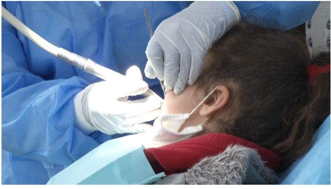 PASOJAT E KORONAVIRUSIT/ Urgjencat dentare trajtohen në QSUT, shërbim nga ora 07:00 deri 13:00