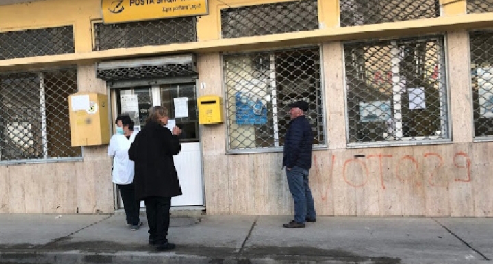 PASOJAT E KORONAVIRUSIT/ Nuk u lejohet të dalin nga shtëpia, Posta Shqiptare ngre njësinë e re për t’i ardhur në ndihmë pensionistëve