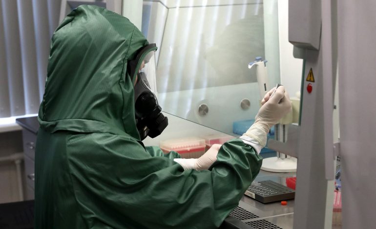 KORONAVIRUSI/ Muajin e ardhshëm, Britania e Madhe fillon testimet për vaksinën kundër COVID-19