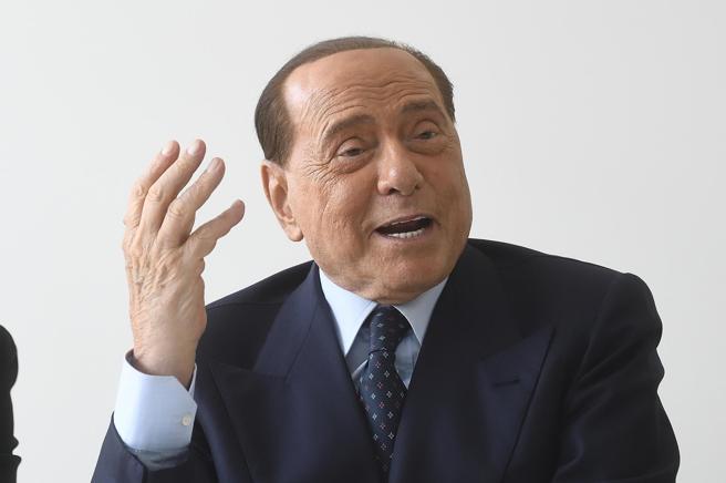 30 MJEKËT DHE INFERMIERËT SHQIPTARË NË ITALI/ Berlusconi: Vlerësoj gjestin fisnik të kryeministrit Edi Rama