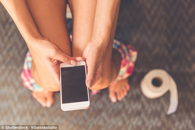PËRDORNI TELEFONIN NË TUALET? Studim: Rrit rrezikun e prekjes nga koronavirusi