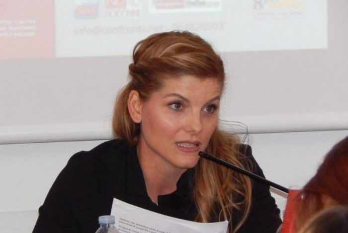 “E MORA VETEN SHPEJT”/ Aktivistja e pranon “live”: Gjithë familja ime është infektuar. Shenjat që pata dhe si e kaluam koronavirus