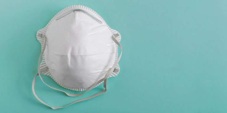 KORONAVIRUSI/ Shiste online materiale të skaduara mbrojtëse kundër epidemisë, pranga 59-vjeçarit në Francë