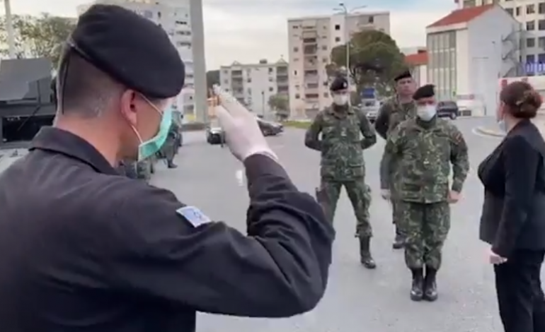 “NË DY FRONTE”/ Rama mirënjohje për ushtarët: Janë përfshirë në mbrojtjen e popullit nga tradhtarët