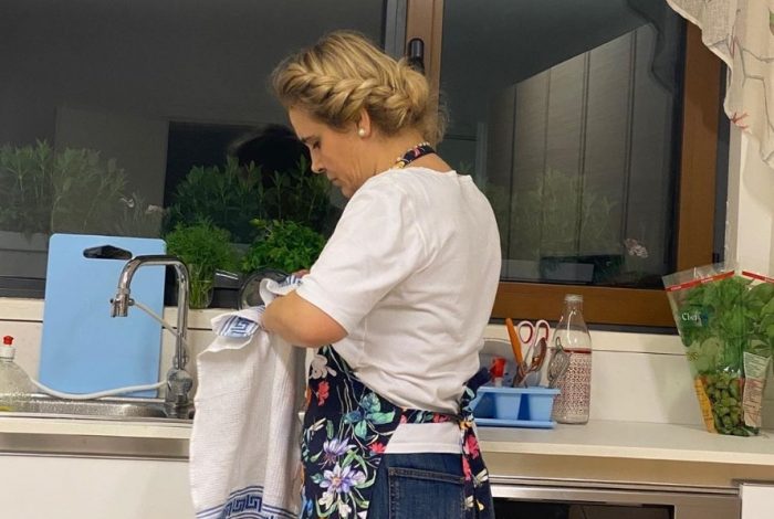PAS HEKUROSJES, LAN ENËT/ Monika Kryemadhi: Ja si e kaloj ditën mbyllur meqë më pyetët