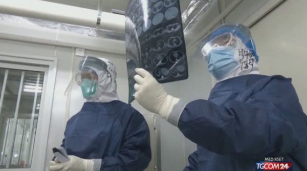 KORONAVIRUSI/ Shënohen dy vdekjet e para nga COVID-19 në Afrikën e Jugut, mbi 1.000 persona të prekur