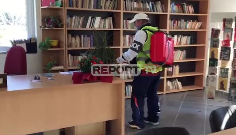 KORONAVIRUSI/ Dezinfektohen ambientet e jashtme në Berat dhe institucionet (VIDEO)
