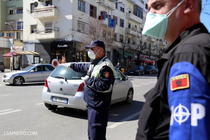 THYEN RREGULLAT E “SHTETRRETHIMIT”/ Policia me dorë të hekurt ndaj drejtuesve të mjeteve: 745 masa administrative