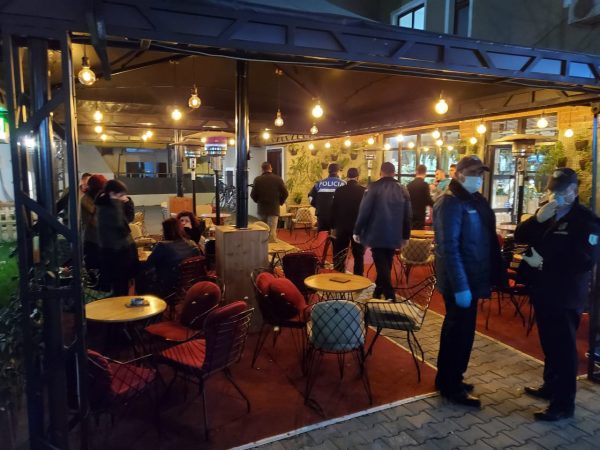 MINISTRIA FIRMOS URDHRIN/ Lokalet, restorantet e fast food-et të mbyllura deri më 3 prill