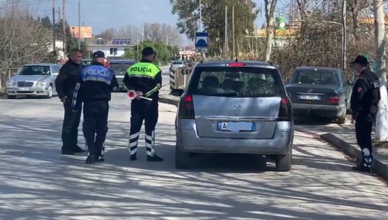 MANIFESTIMI I 2 MARSIT/ Policia kontrolle të rrepta fierakëve që nisen drejt Tiranës (VIDEO)
