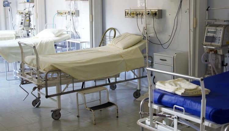 KORONAVIRUSI/ Rezulton pozitiv me COVID-19, deputeti grek përfundon në spital: Kisha temperaturë