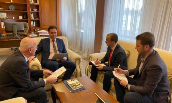GLAUK KONJUFCKA KËRKON TËRHEQJEN E 6 AMBASADORËVE/ Mes tyre edhe Vlora Çitaku (EMRAT)