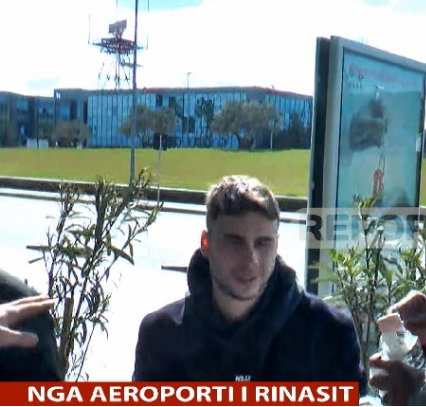 KORONAVIRUS/ Turistët nga Italia në Rinas me raki në dorë: Është e vetmja zgjidhje (VIDEO)
