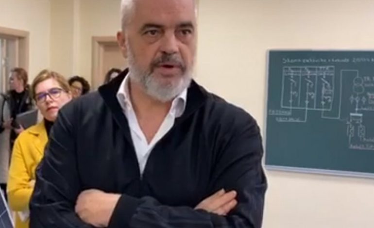 BATUTA NË SHKOLLËN PROFESIONALE/ Rama: Goca s’ka këtu? Domethënë ju laj, thaj, njëri-tjetrin keni (VIDEO)