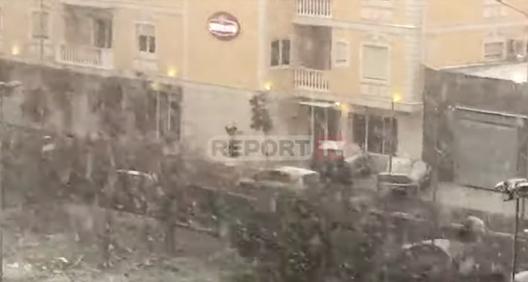 NJË GJË E PAZAKONTË/ Fund marsi por bora mbulon qytetin e Lezhës (FOTO+VIDEO)