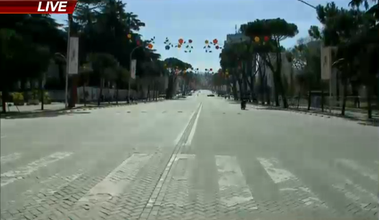 KORONAVIRUSI/ Tirana bosh në Ditën e Verës, qytetarët bëjnë pazarin e kthehen në shtëpi