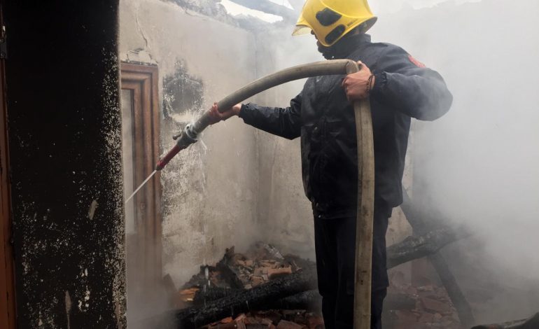 DIGJET SHTËPIA/ Humb jetën e moshuara në Devoll, jetonte e vetme (FOTO)