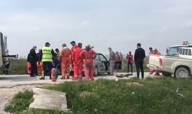NË KOHË KORONAVIRUSI/ Përplasen makinat në Patos, një grua e plagosur