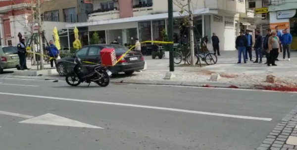 AKSIDENT I RËNDË NË VLORË-SKELË/ Motori përplas këmbësorin, plagoset… (VIDEO)