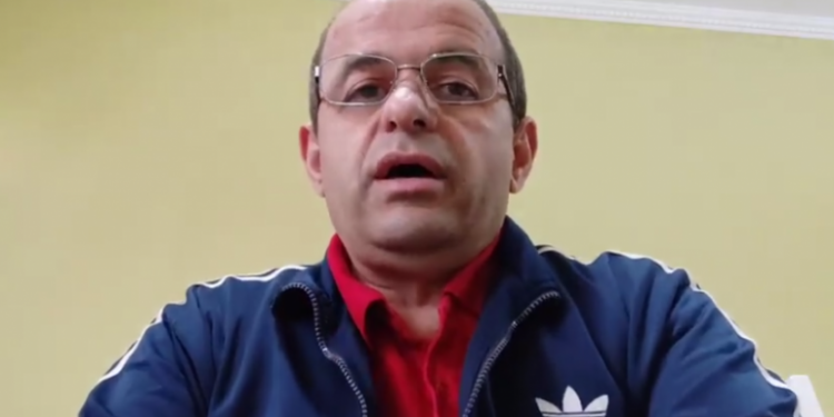 “ISHA PA VESHJE SPECIALE…”/ Mjeku që dëshmoi për Bashën tradhtohet nga fotot, MILITANT I PD