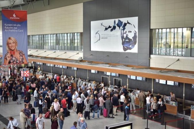 KORONAVIRUSI/ Aeroporti “Adem Jashari” në Kosovë: Nga sot, nuk lejohet hyrja e pasagjerëve
