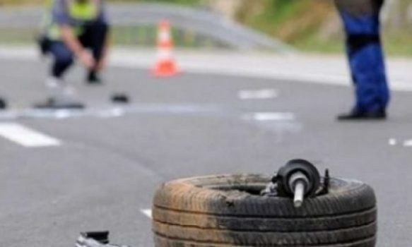 AKSIDENT NË GJIROKASTËR/ Makina me targa greke del nga rruga, plagosen 3 persona