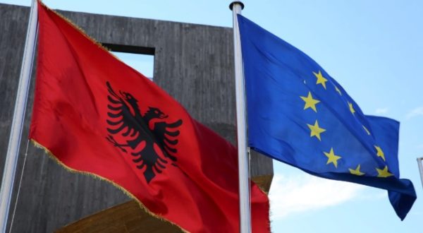 HAPJA E NEGOCIATAVE/ Brukseli zyrtar jep ‘’PO’’ për Tiranën dhe Shkupin