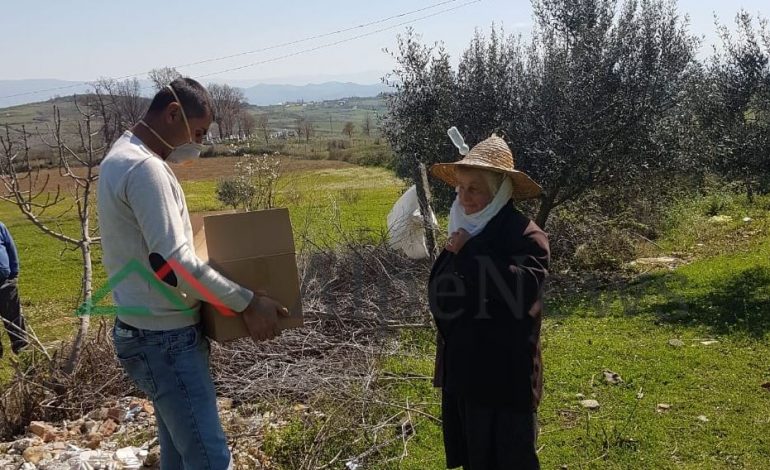 KORONAVIRUSI NË SHQIPËRI/ Bashkia e Belshit, “shtëpi më shtëpi” tek të moshuarit. Dërgon ushqime dhe… (PAMJET)