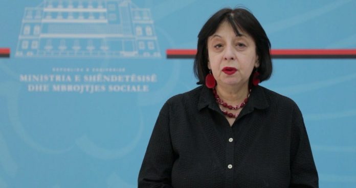 “PANIKU NUK IU ÇON ASKUND”/ Bino mesazh qytetarëve: Jini të përgjegjshëm, qëndroni në shtëpi (VIDEO)