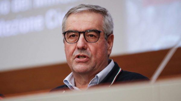 KORONAVIRUSI/ Shfaqi simptoma të COVID-19, del analiza e kreut të Mbrojtjes Civile në Itali