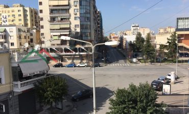 SHQIPËRIA NË IZOLIM/ Në Durrës nuk "pipëtin as miza", ja PAMJET
