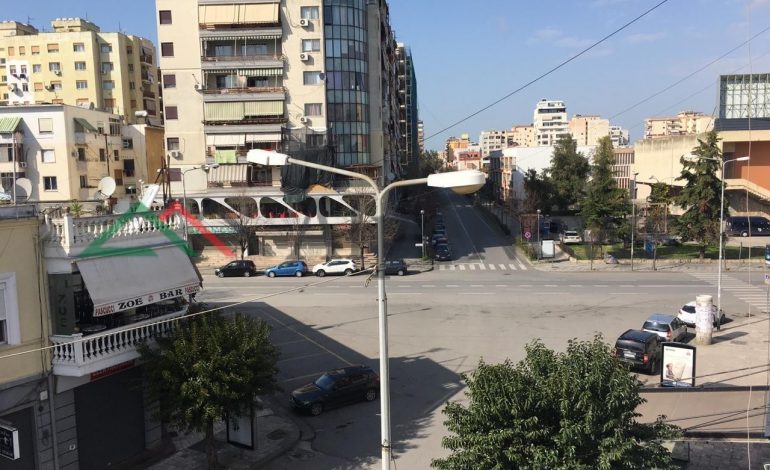 SHQIPËRIA NË IZOLIM/ Në Durrës nuk "pipëtin as miza", ja PAMJET