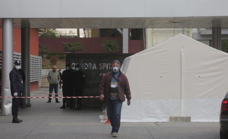 KORONAVIRUSI/ Manastirliu: Çadra për triazhin mjekësor, gati ardhja edhe e 54 respiratorëve të rinj (FOTOT)