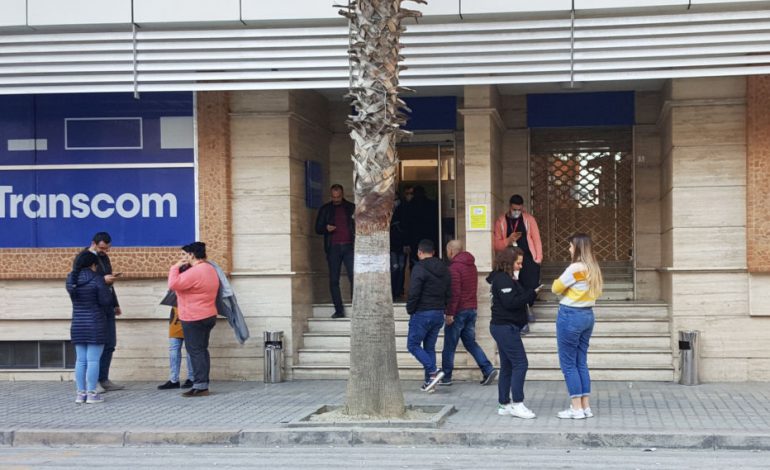 “KUSH NUK PUNON, NUK PAGUHET”/ Call Center dhe fasonët rinisin punën mes pasigurive