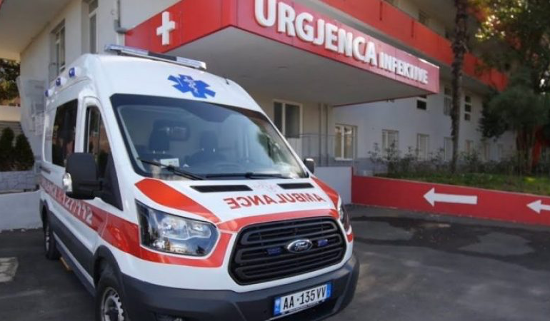 U RAPORTUA SI VIKTIMA E PESTË/ Sqaron ministria e Shëndetësisë: 61 vjeçari në vdekje klinike, gjendja tepër e rëndë