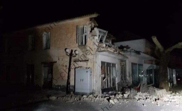 NË KOHË KORONAVIRUSI/ Mure dhe shtëpi të rrëzuara për dhe, ja çfarë la pas tërmeti i fortë në Greqi (FOTO)