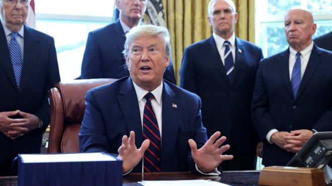 KORONAVIRUSI/ Trump i kërkon “General Motors” të prodhojë aparatura për pacientët me Covid-19