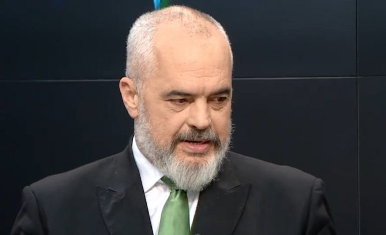 7 MARSI/ Rama: Vlera e mësuesit dhe pesha e qiellit nuk maten kurrë (FOTO)