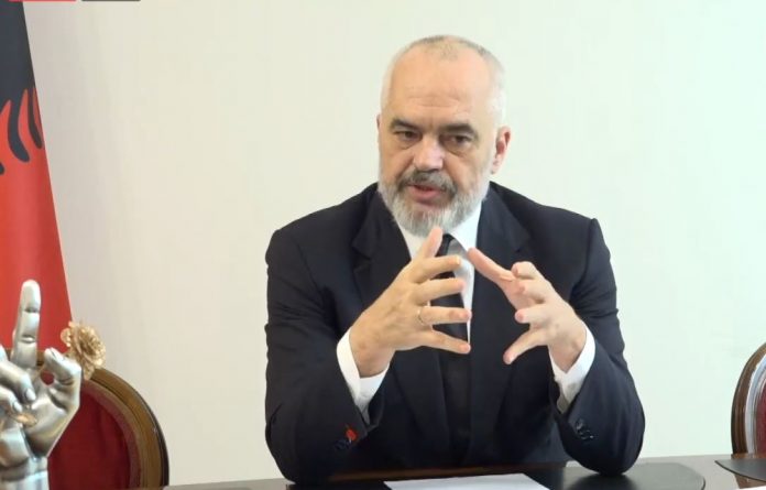 MASAT E REJA/ Në qendrat tregtare mbyllen të gjitha aktivitetet, veç atyre farmaceutike dhe ushqimore