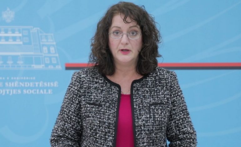 KORONAVIRUSI/ Mjekët e spitalit të Beratit dalin NEGATIV! Në Fier vetëkarantinohet personeli që i shërbeu të prekurës me epidemi