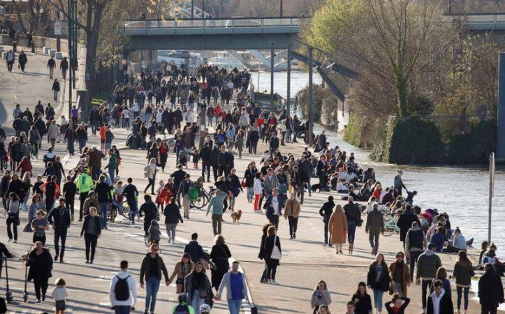 KORONAVIRUSI/ Masa drastike në Francë, formular për të justifikuar lëvizjet jashtë shtëpisë